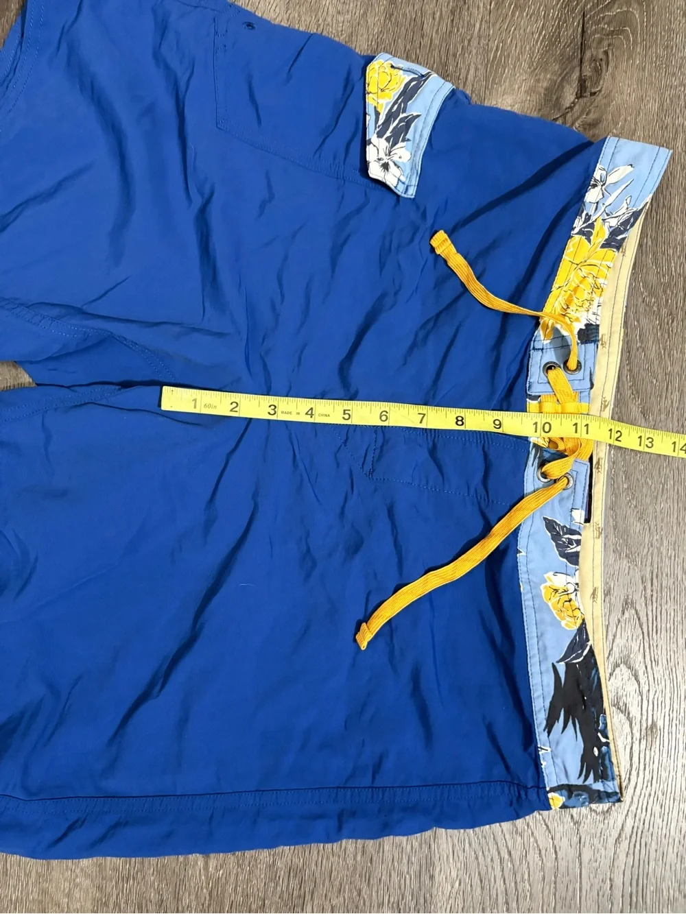 Patagonia Men’s Size 34 Wavefarer Boardshorts Blue Patch Pocket Swim Beach Pool